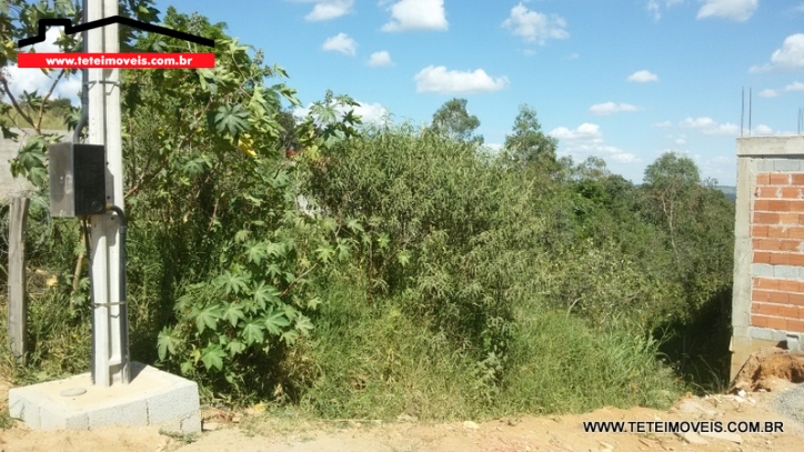 Lindo terreno com 1230 m², ótima localização e fácil acesso.